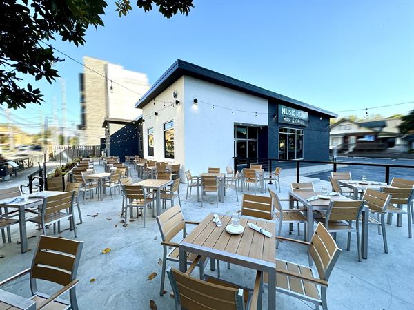 Music Row Bar and Grill