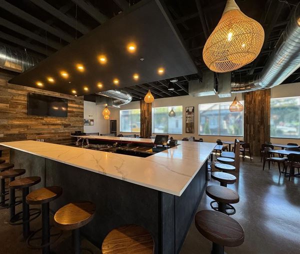 Music Row Bar and Grill