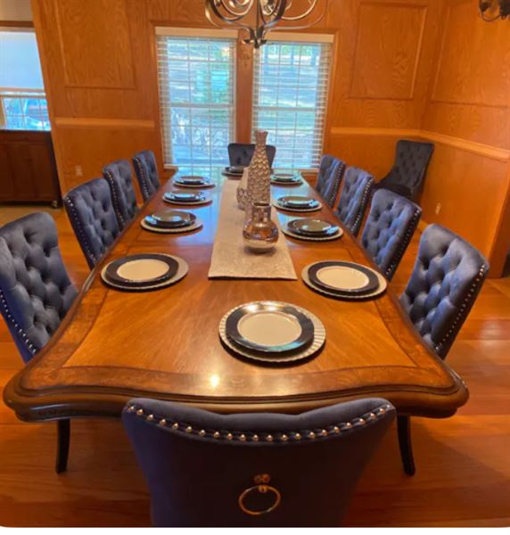 Lara’s Chateau At The Radio House