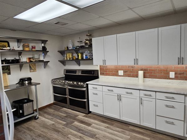 Lara’s Chateau At The Radio House