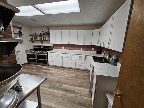 Lara’s Chateau At The Radio House