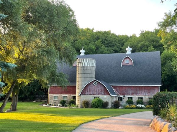 Howling Moon Weddings & Events