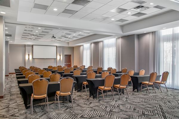 Hyatt Place Riverside Downtown