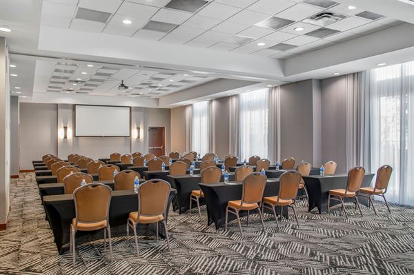 Hyatt Place Riverside Downtown