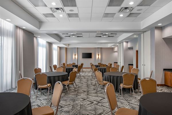 Hyatt Place Riverside Downtown