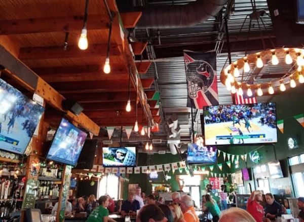 Mo's Irish Pub Vintage Park