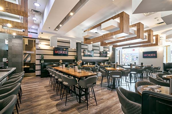 Moxies - Fairview Mall