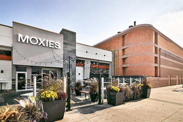 Moxies - Fairview Mall