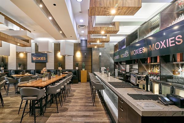 Moxies - Fairview Mall