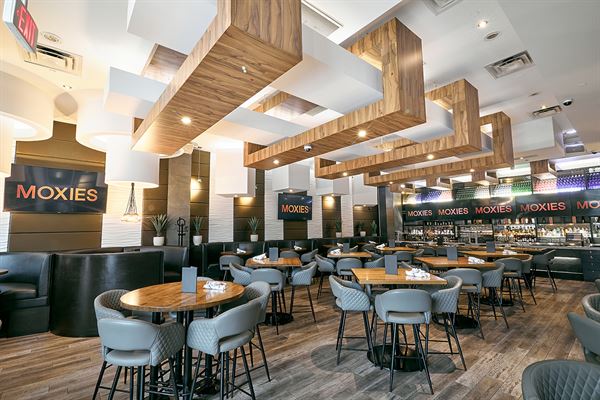 Moxies - Fairview Mall