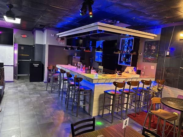 777 Vibes Restaurant & Lounge