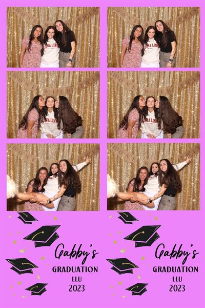 I HEART MOMO PHOTO BOOTH