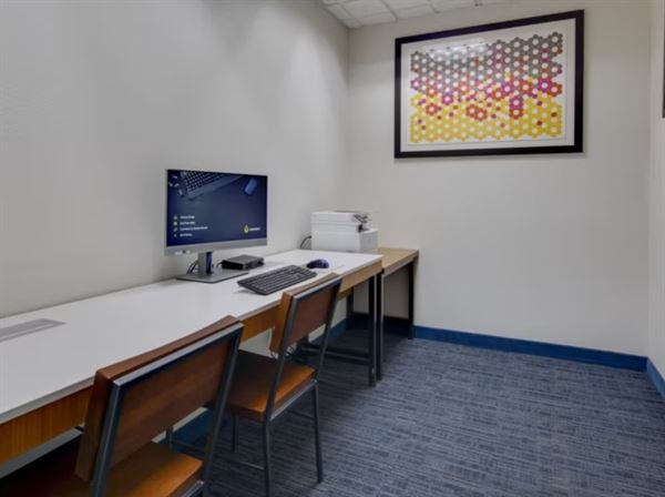 Holiday Inn Express & Suites Detroit Farmington Hills