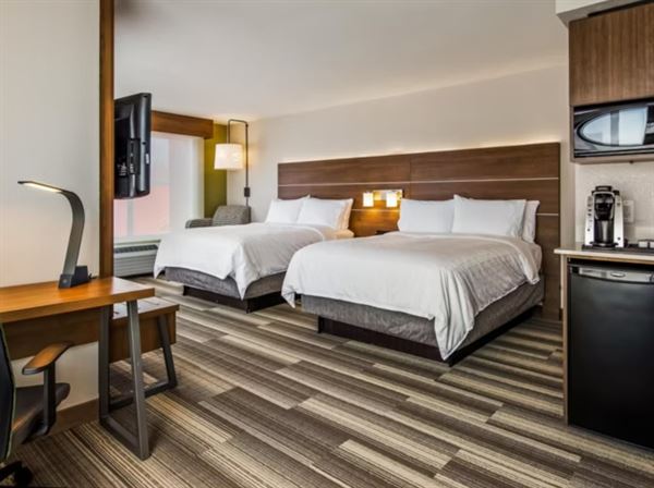 Holiday Inn Express & Suites Detroit Farmington Hills