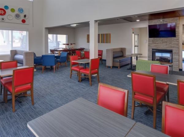 Holiday Inn Express & Suites Detroit Farmington Hills