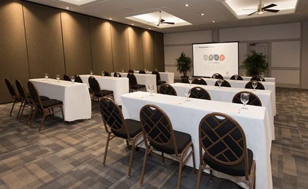 Royal Lahaina Resort & Bungalows