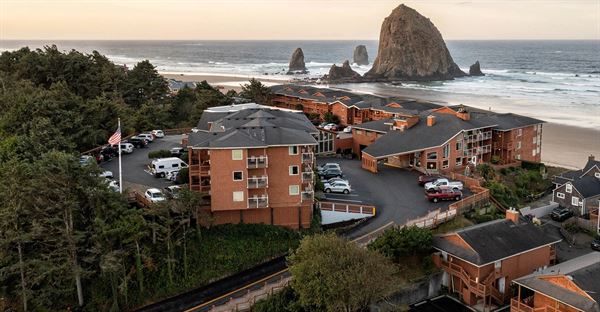 Hallmark Resort & Spa in Cannon Beach