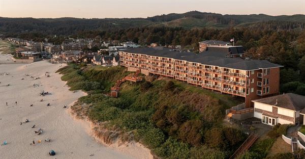 Hallmark Resort & Spa in Cannon Beach