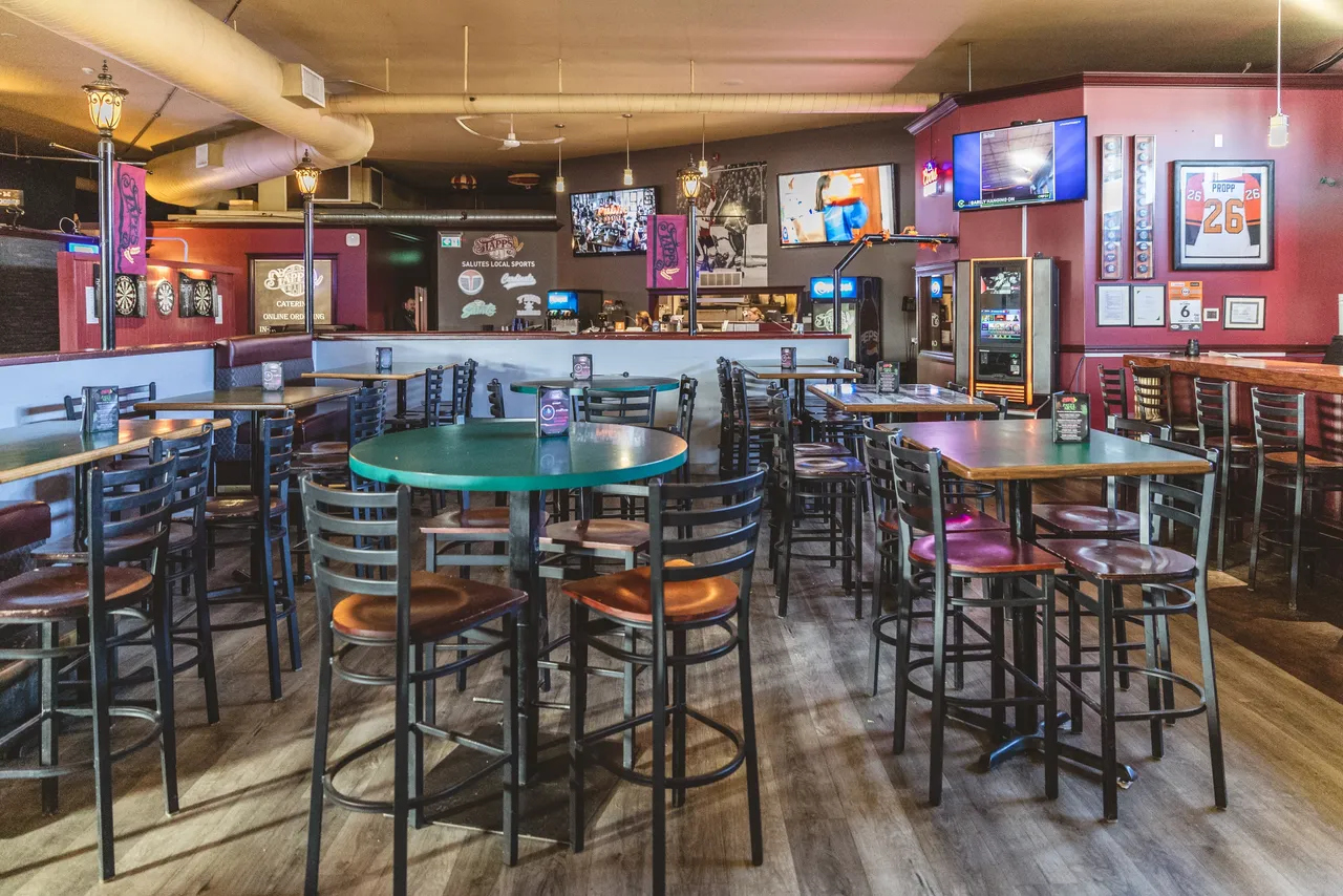 Tapps Sports Lounge & Grill