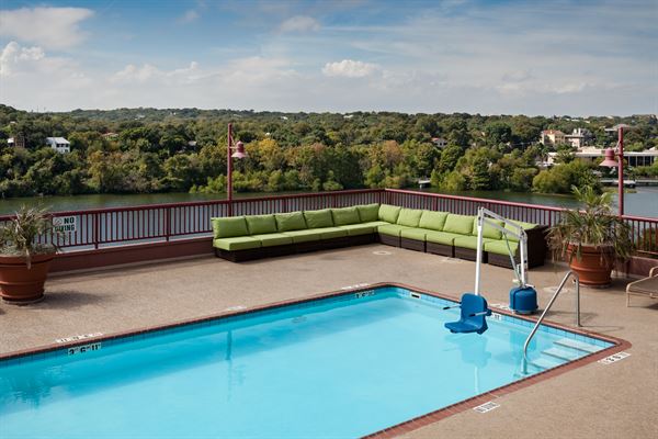 Holiday Inn Austin Town Lake