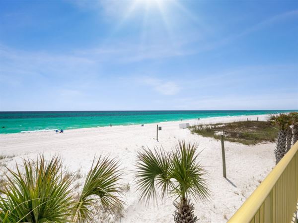 Chateau Beachfront Hotel