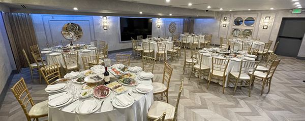 De Luxe Banquet Hall