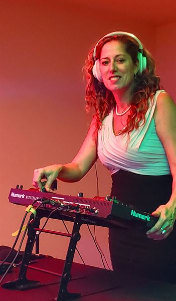 GirlOnWax Wedding & Corporate Event DJs