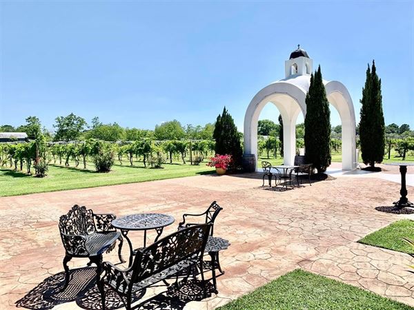 Haak Vineyards & Winery Incorporate