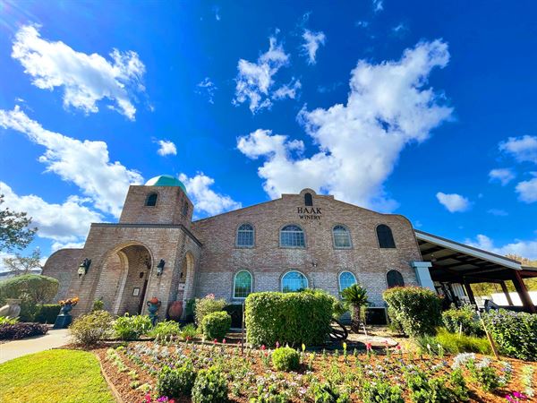 Haak Vineyards & Winery Incorporate