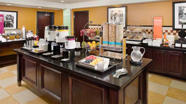 Hampton Inn & Suites Dallas/Lewisville-Vista Ridge Mall, TX