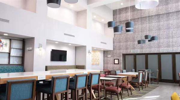 Hampton Inn & Suites Dallas/Lewisville-Vista Ridge Mall, TX