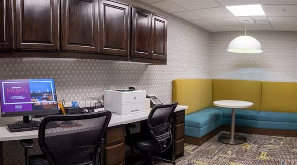 Hampton Inn & Suites Dallas/Lewisville-Vista Ridge Mall, TX