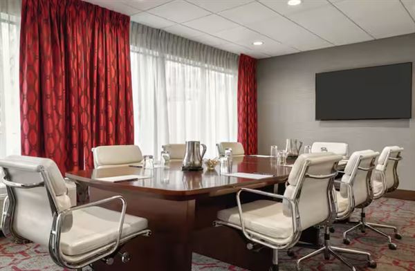 DoubleTree by Hilton Toronto Airport West