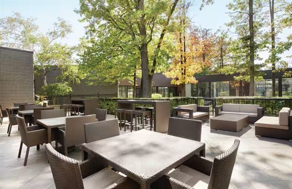 DoubleTree by Hilton Toronto Airport West