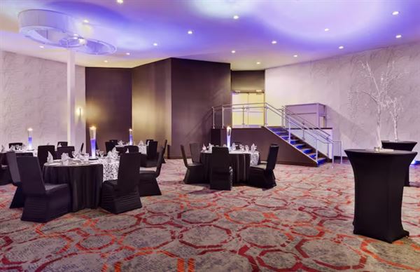 DoubleTree by Hilton Toronto Airport West