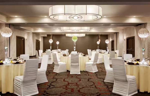 DoubleTree by Hilton Toronto Airport West