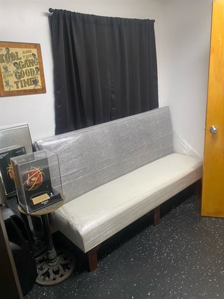 Dream Upscale Lounge