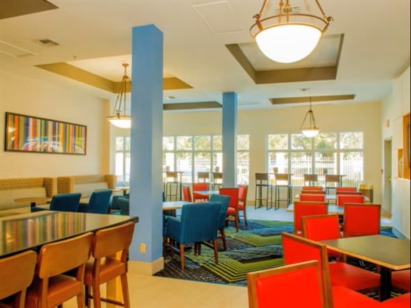 Holiday Inn Express & Suites St. Petersburg North I-275