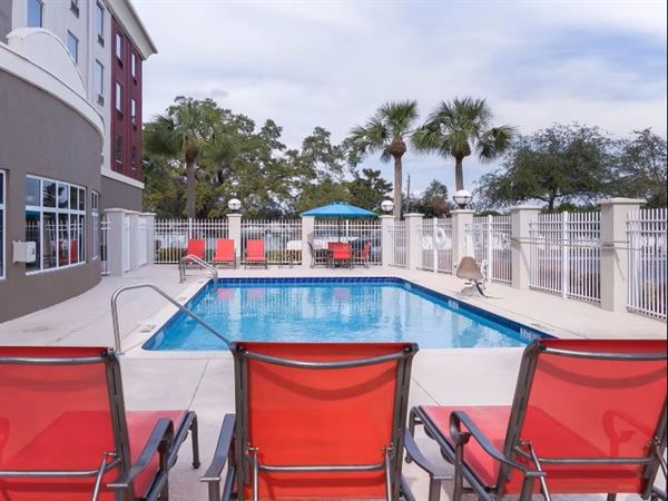 Holiday Inn Express & Suites St. Petersburg North I-275