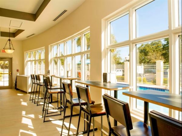 Holiday Inn Express & Suites St. Petersburg North I-275