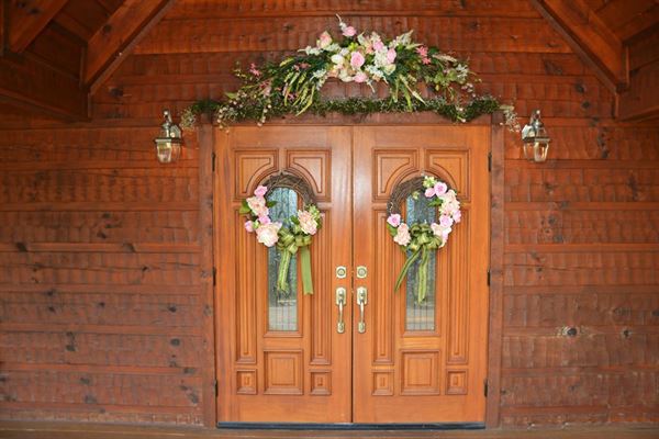 Gatlinburg's Little Log Wedding Chapel