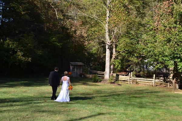 Gatlinburg's Little Log Wedding Chapel