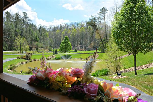 Gatlinburg's Little Log Wedding Chapel