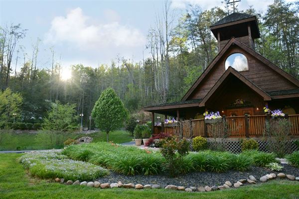 Gatlinburg's Little Log Wedding Chapel