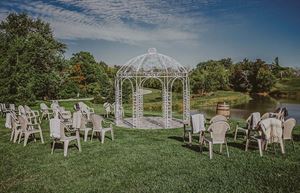 Sue-Ann Staff Vineyard