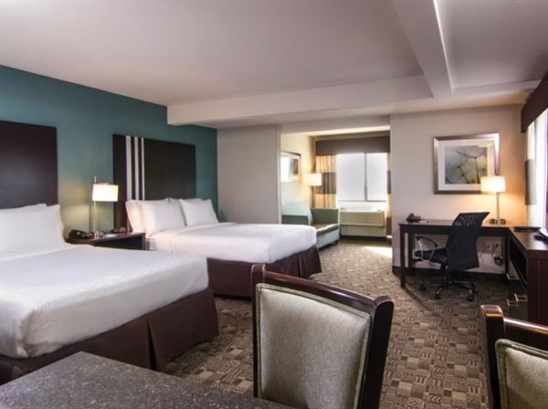 Holiday Inn Express & Suites Carlsbad Beach