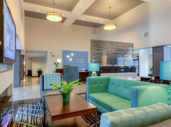Holiday Inn Express & Suites Carlsbad Beach