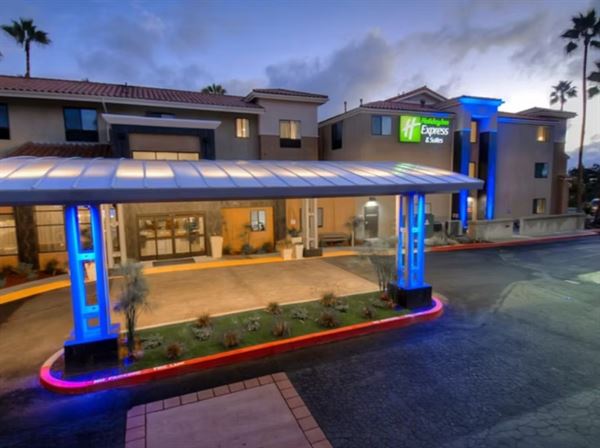 Holiday Inn Express & Suites Carlsbad Beach