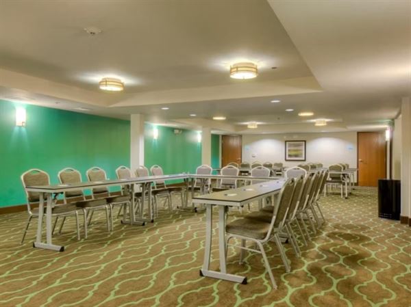 Holiday Inn Express & Suites Carlsbad Beach