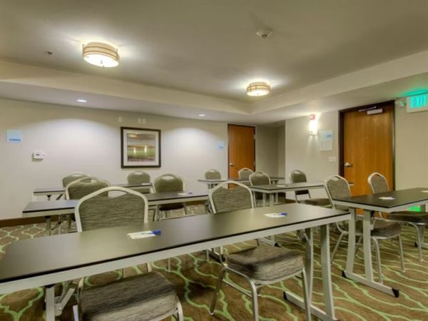 Holiday Inn Express & Suites Carlsbad Beach